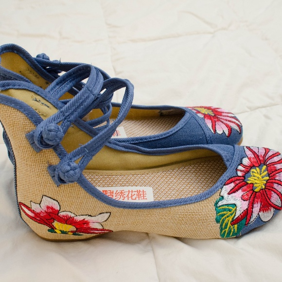 (7W) NWOT Floral Embroidered Weave Flats - Picture 4 of 8